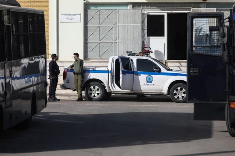 Ασπρόπυργος: Αιματηρό επεισόδιο με ανταλλαγή πυροβολισμών μεταξύ Ρομά – Ένα άτομο δέχθηκε σφαίρα στην πλάτη