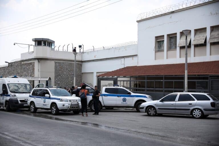 Έφυγε η Μουρτζούκου από τον Κορυδαλλό – Στο κελί της η γιατρός του Μαζωνάκη, τεταμένο το κλίμα στις φυλακές 
