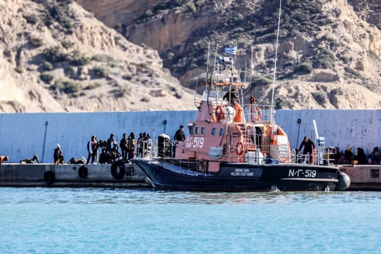 Κρήτη: Λέμβος με 42 μετανάστες εντοπίστηκε νότια των Καλών Λιμένων