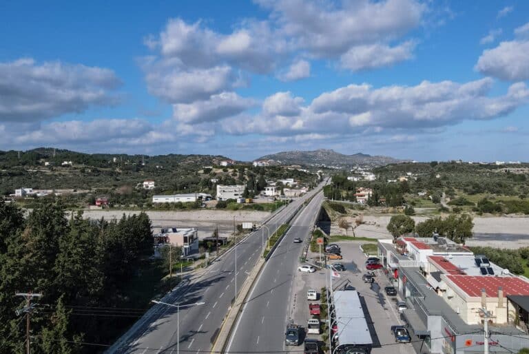 Ρόδος: Χειροπέδες σε 60χρονη αλλοδαπή που καλλιεργούσε δενδρύλλια κάνναβης
