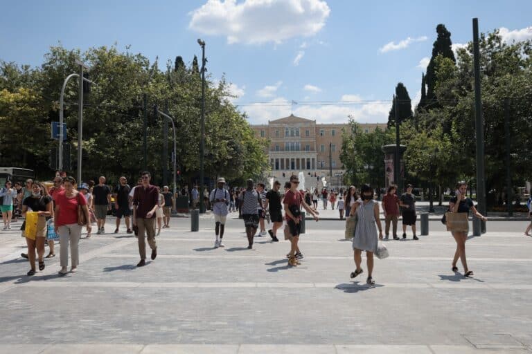 Η ρύθμιση-φιάσκο με τις 72 δόσεις: «Κόφτες» και δόσεις που δεν μπορούν να πληρωθούν αφήνουν τους οφειλέτες εκτός
