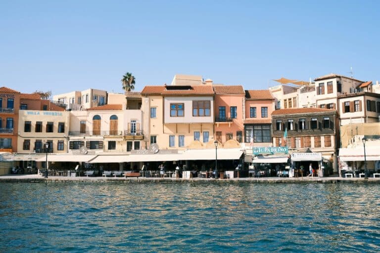 Χανιά: Τρεις ανήλικοι στο νοσοκομείο μετά από κατανάλωση αλκοόλ – Συνελήφθησαν οι κηδεμόνες τους