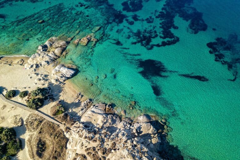 Time Out: Τα 10 νησιά που πρέπει να επισκεφθείτε το 2026 πριν τα «ανακαλύψουν» οι πολλοί – Ένα ελληνικό στη λίστα