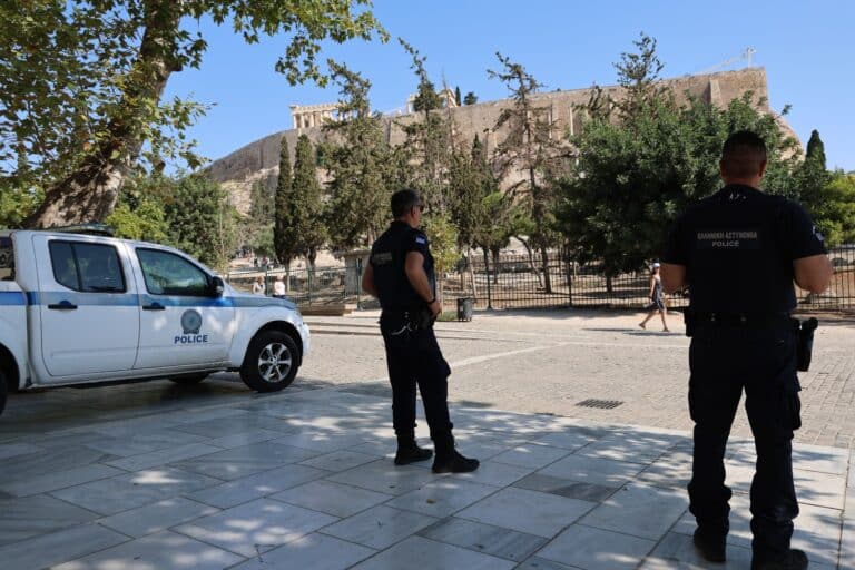 Επίθεση με μαχαίρι στην Ακρόπολη: Σήμερα η απολογία του 60χρονου που τραυμάτισε ζευγάρι Ελληνοαμερικανών τουριστών