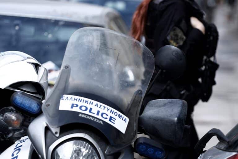 Σπείρα έκλεβε αλυσίδες λαιμού από ηλικιωμένους σε Γλυφάδα και Ηλιούπολη – Συνελήφθησαν τρία άτομα