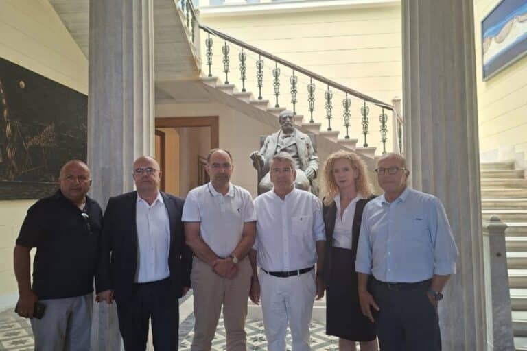 Πάρος: Ξεσπά ο δήμαρχος μετά τη φωτιά – «Με αντιμετώπισαν ως κοινό εγκληματία»
