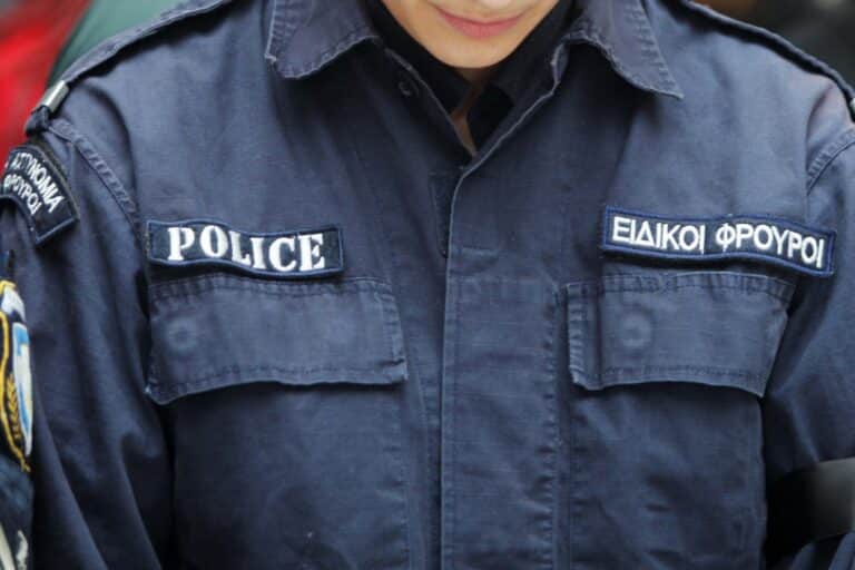 Τρεις ειδικοί φρουροί μετατίθενται στην Μαγνησία