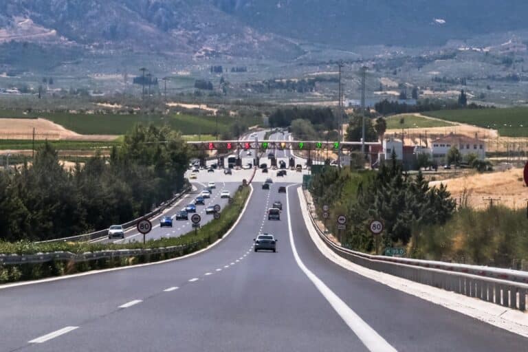 Συνελήφθη 29χρονος που έτρεχε με 208 χλμ./ώρα στην Εθνική Οδό Αθηνών-Κορίνθου