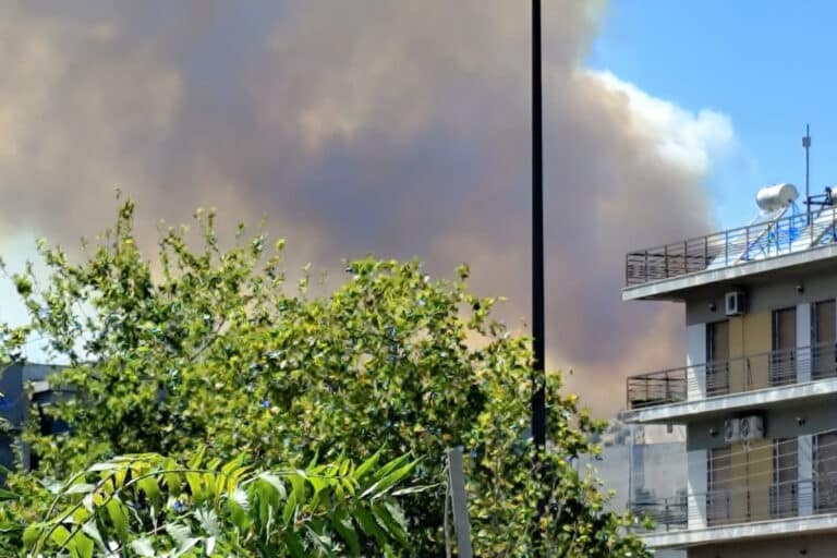 Φωτιά στην περιφερειακή Αιγάλεω – Ήχησε το 112, κινητοποιήθηκε η Πυροσβεστική