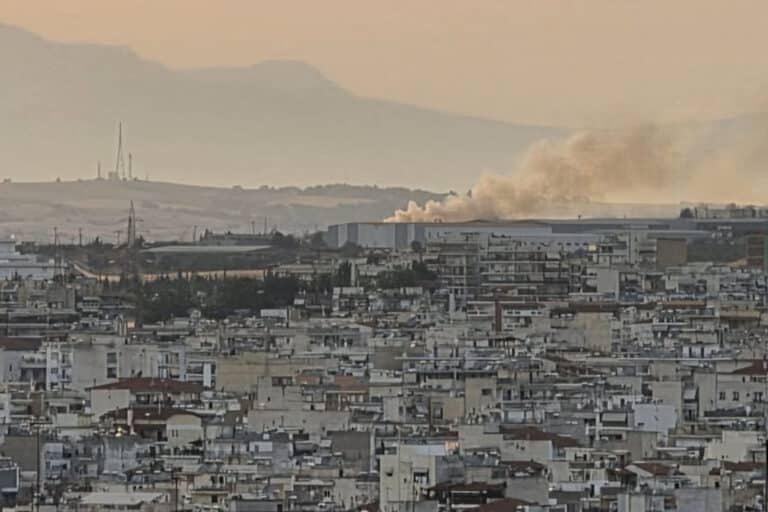 Θεσσαλονίκη: Τρίτη φωτιά μέσα σε λίγες ώρες – Καίει απορρίμματα και ξερά χόρτα στα Διαβατά