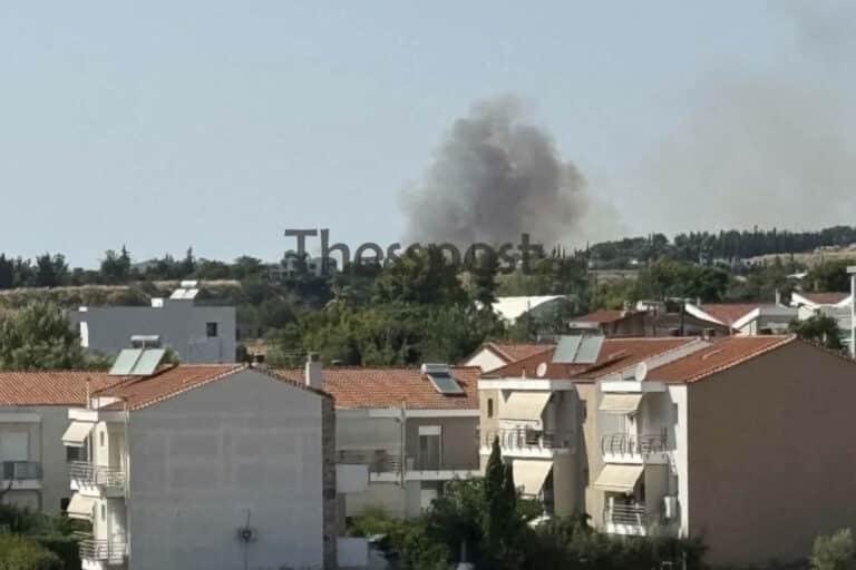 Φωτιά ξέσπασε στην Πυλαία Θεσσαλονίκης – Μήνυμα από το 112 στους κατοίκους