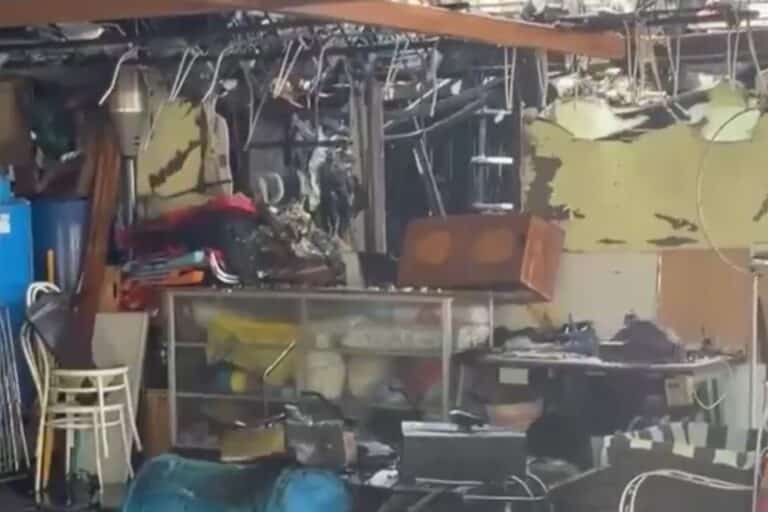 Άνω Λιόσια: «Ήθελα να δω εάν είχε νερό ή βενζίνη», είπε ο 85χρονος που προκάλεσε φωτιά στο γκαράζ του σπιτιού του (βίντεο)