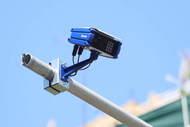 Αττική: Εγκαταστάθηκαν 388 νέες κάμερες στα φανάρια – Θα «πιάνουν» τους οδηγούς που περνούν με κόκκινο