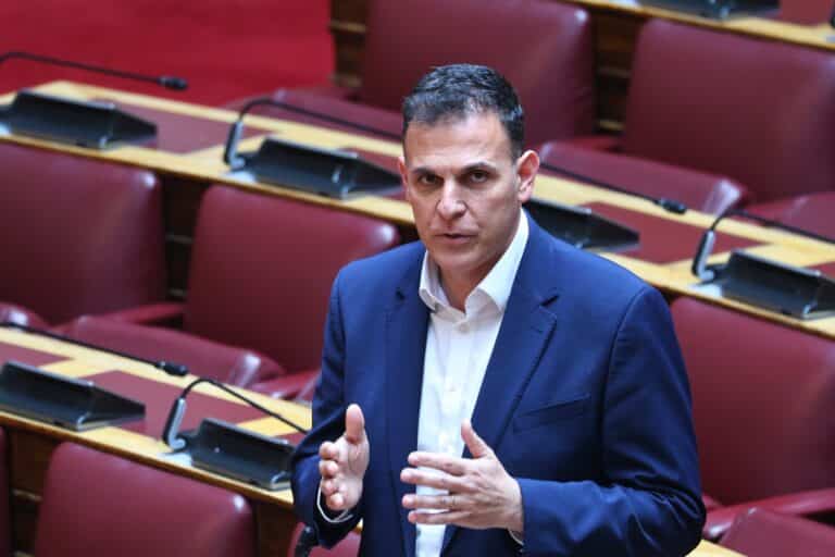 Ο Καραμέρος ανακοίνωσε από το πλοίο την εγγραφή του στην ΕΛΑΣ του Τσίπρα (βίντεο)