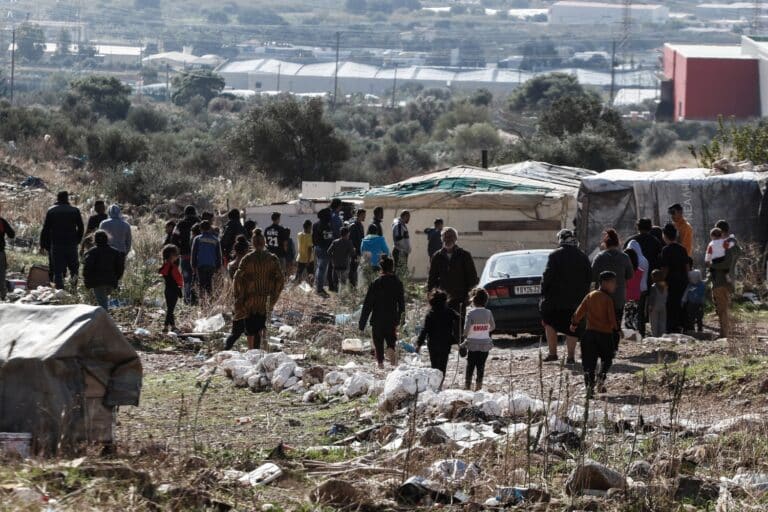 Οργισμένοι οι Ρομά μετά τις δηλώσεις Χρυσοχοΐδη για τις απάτες: «Μας στοχοποιεί, είναι ρατσιστικό»