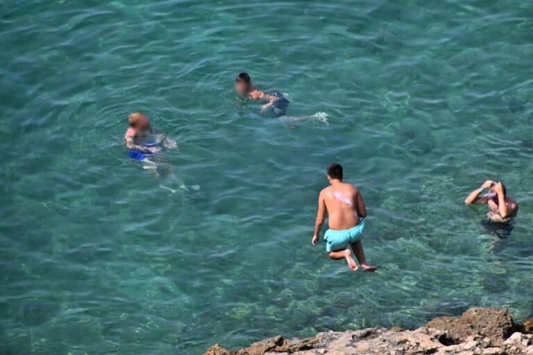 Καιρός: Έρχονται 42άρια και θυελλώδεις άνεμοι – Πότε κορυφώνεται το διήμερο καύσωνα