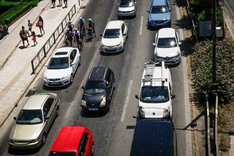 Κίνηση τώρα: Μποτιλιαρισμένος ο Κηφισός, καθυστερήσεις στην Αττική Οδό (χάρτης)