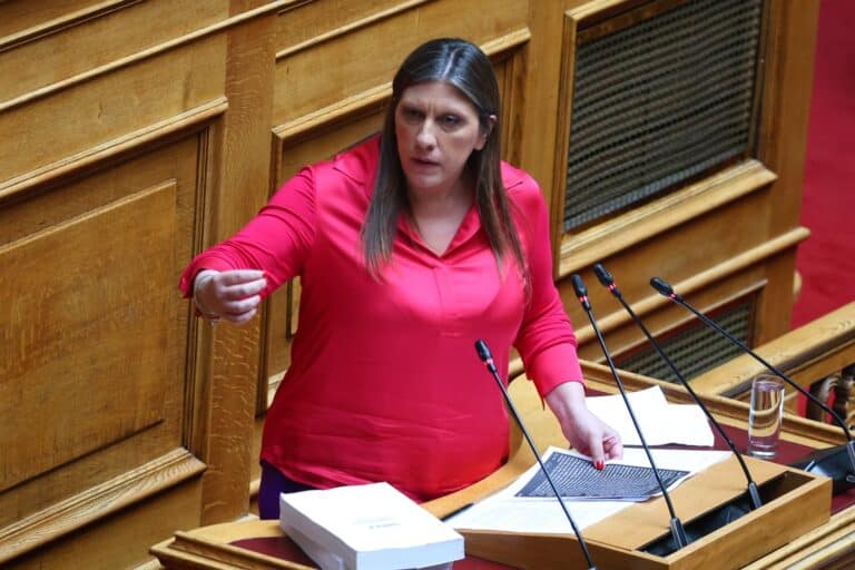 Η Ολομέλεια της Βουλής αποφάσισε την άρση ασυλίας για την Κωνσταντοπούλου – «Άλλος ένας κουμπάρος του Μητσοτάκη μου επιτίθεται»