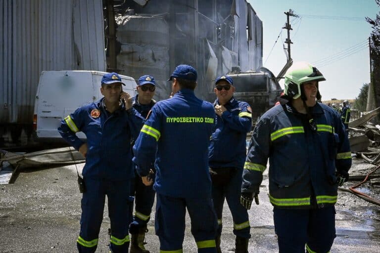 Έκρηξη σε εργοστάσιο στην Κόρινθο: Από εργασίες ηλεκτροκόλλησης η τραγωδία – Ένας νεκρός και μία τραυματίας (βίντεο)