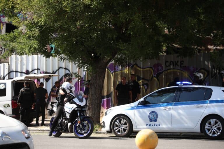 Κυψέλη: Άγνωστος έστελνε μηνύματα στους γονείς της 38χρονης προσποιούμενος την ίδια – Σε εξέλιξη οι έρευνες του Ανθρωποκτονιών