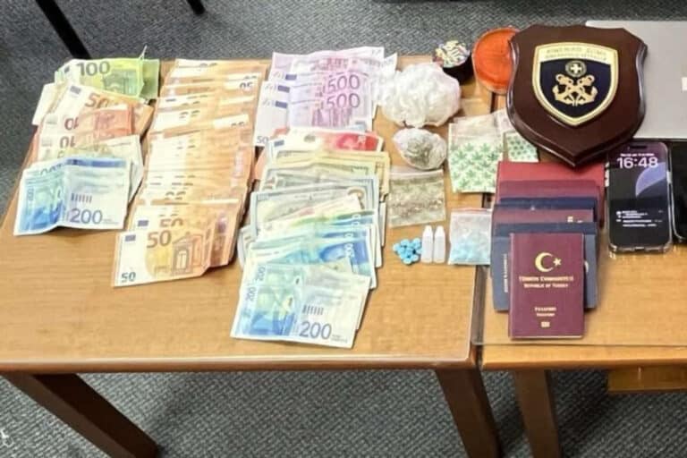 Έφοδος του Λιμενικού σε καταραμάν στη Λευκάδα: Εντοπίστηκαν διάφορα ναρκωτικά, συνελήφθησαν οκτώ αλλοδαποί