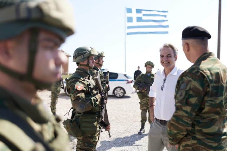 Μητσοτάκης από Αγαθονήσι: «Θα εμποδίσουμε τους άθλιους διακινητές να εκμεταλλεύονται απελπισμένους» (εικόνες)