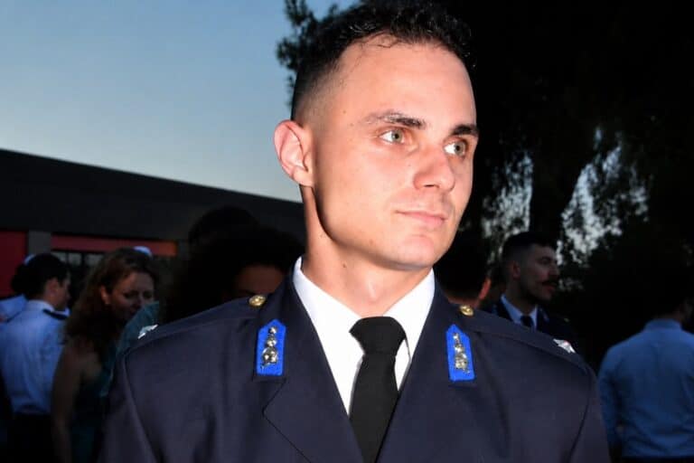 Αγρίνιο: Με τιμές ήρωα κηδεύεται σήμερα ο 27χρονος αξιωματικός της Πυροσβεστικής που έχασε τη ζωή του στο Γύθειο