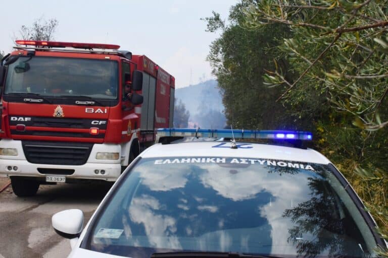 Φωτιά τώρα κοντά στα διόδια των Αφιδνών – Συναγερμός στην Πυροσβεστική