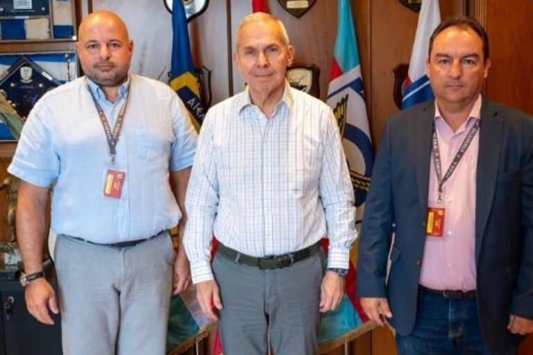 Η Πανελλήνια Ομοσπονδία Λιμενικών συναντήθηκε με τον υφυπουργό Εθνικής Άμυνας – Τι συζήτησαν 