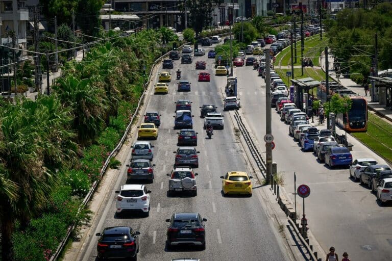 Κίνηση τώρα: Καθυστερήσεις σε Ποσειδώνος, Πειραιά και Κηφισό (χάρτης)