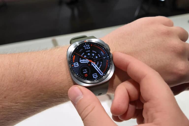 Samsung Galaxy Watch Ultra 2: Πιο λεπτό, πιο ανθεκτικό και με μεγαλύτερη αυτονομία μπαταρίας (βίντεο)