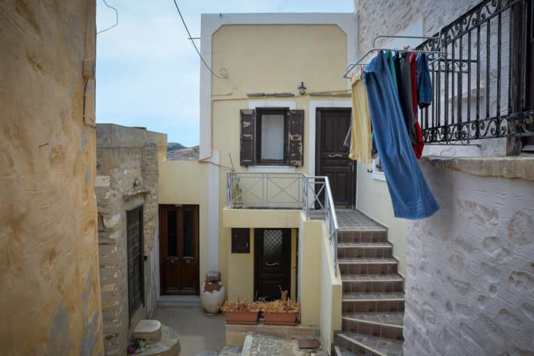 Σύρος: Νέα αυτοψία διέταξε η ανακρίτρια για τον θάνατο της 41χρονης – Η οικογένειά της ζητάει αλλαγή κατηγορίας σε ανθρωποκτονία εκ προθέσεως