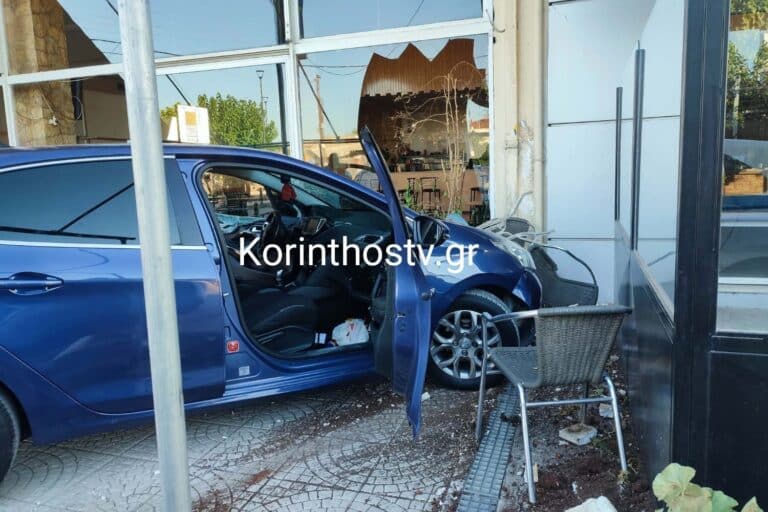 Αναστάτωση στην Κορινθία: Αυτοκίνητο εξετράπη και «μπούκαρε» σε καφενείο – Εγκατέλειψαν το σημείο οι επιβαίνοντες