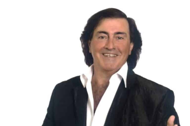 Πέθανε ο τραγουδιστής Τζων Τίκης