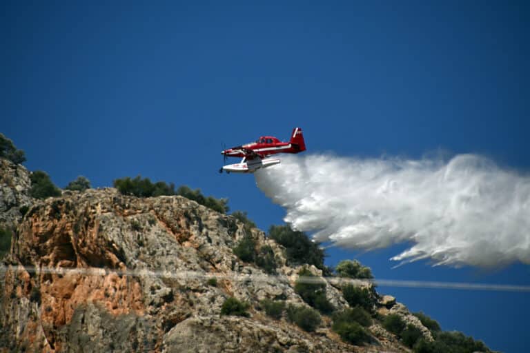Αιτωλοακαρνανία: Πυροσβεστικό αεροσκάφος έκανε αναγκαστική προσθαλάσσωση – Σώος ο πιλότος