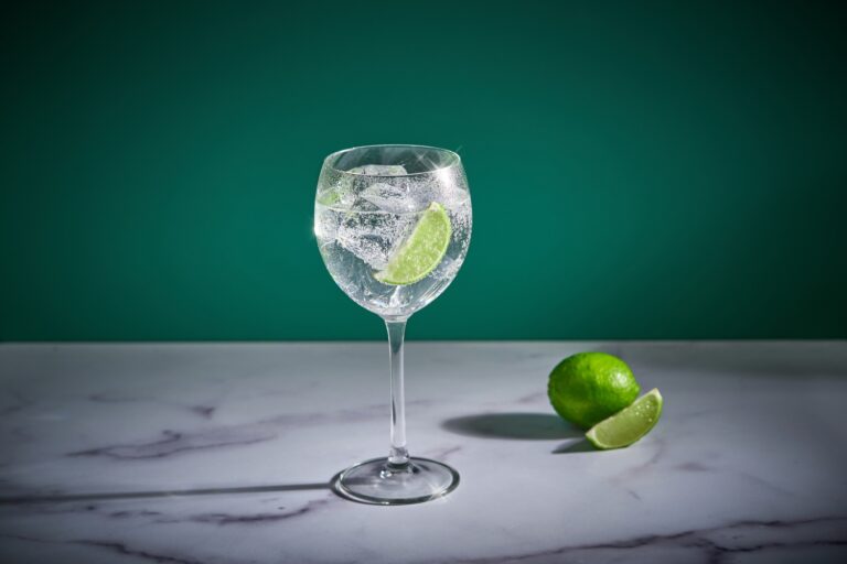 Gin Tonic: Η ιστορία πίσω από το διαχρονικό cocktail
