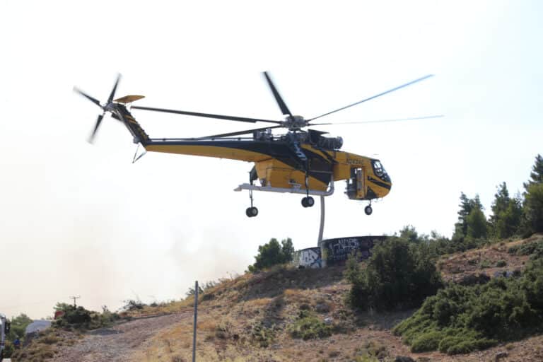 Φωτιά τώρα στα Μέγαρα – Επιχειρούν έξι εναέρια μέσα
