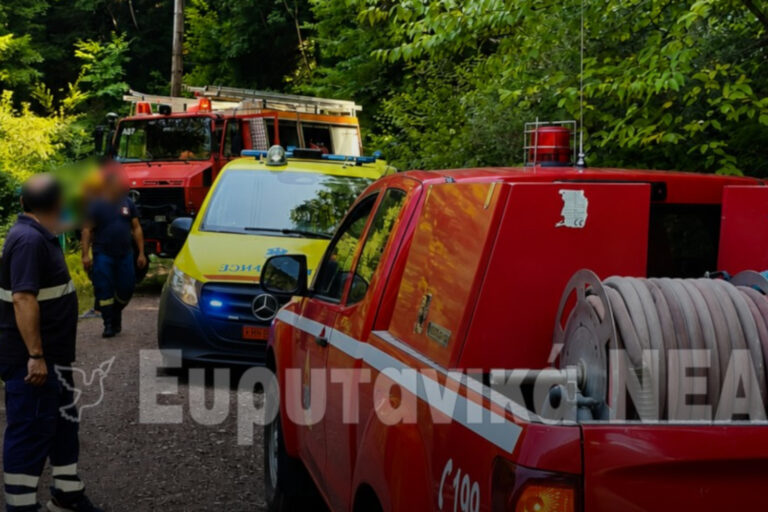 Ευρυτανία: Αγροτικό έπεσε σε γκρεμό στα Άγραφα – Επιχείρηση για τον απεγκλωβισμό επιβάτη