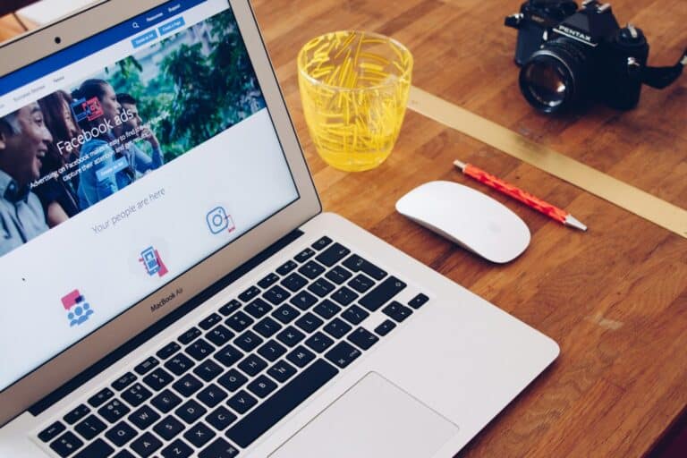 Facebook: 5+1 «κρυφές λειτουργίες» που ίσως να μην ξέρατε – Από τα άγνωστα μηνύματα μέχρι τις ρυθμίσεις απορρήτου