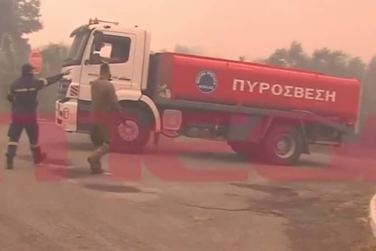 Φωκίδα: Πυροσβεστικό όχημα παραλίγο να παρασύρει τηλεοπτικό συνεργείο – «Τι κάθεστε μέσα στη μέση;» (βίντεο)