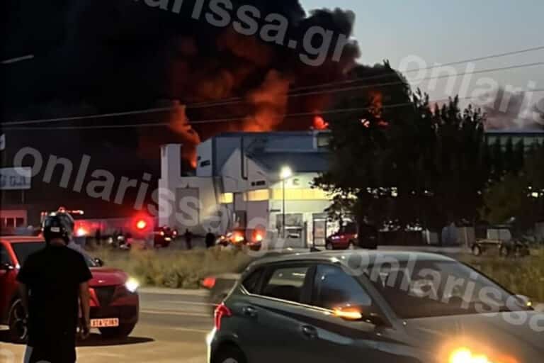 Μεγάλη φωτιά σε εργοστάσιο στη Λάρισα: Ήχησε το 112, πυκνοί μαύροι καπνοί στην περιοχή (βίντεο)