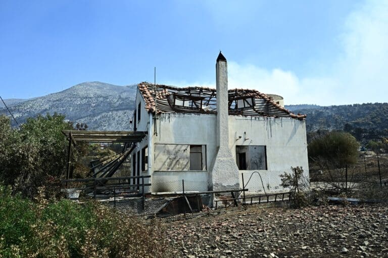 Φωτιές στη Δυτική Αττική: Ξεκίνησαν από σήμερα οι αιτήσεις για τις αποζημιώσεις – Τα ποσά και τα δικαιολογητικά