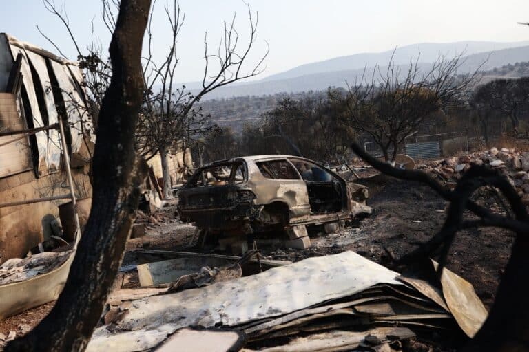 Μάνδρα: Καταβλήθηκαν οι πρώτες οικονομικές ενισχύσεις σε πυρόπληκτους