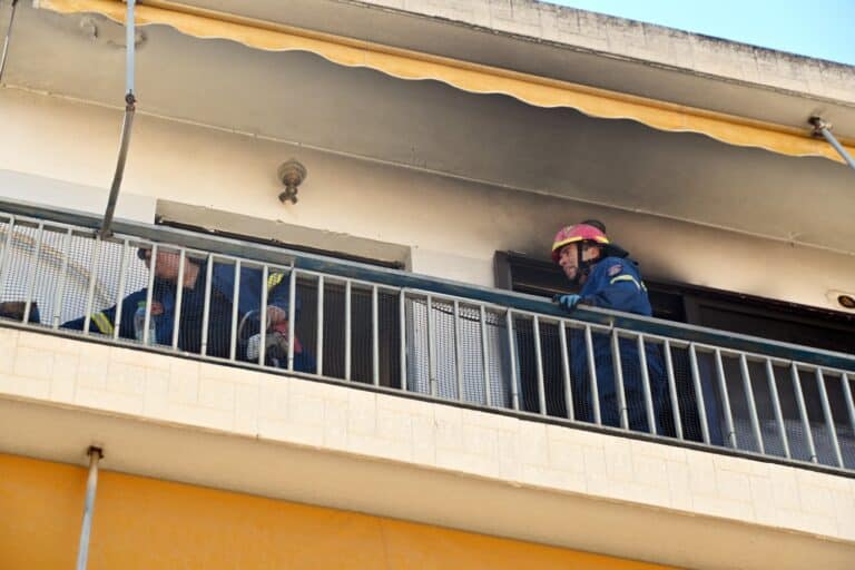 Φωτιά σε διαμέρισμα στην Πρόνοια Ναυπλίου – Στο νοσοκομείο οι ένοικοι (εικόνες)
