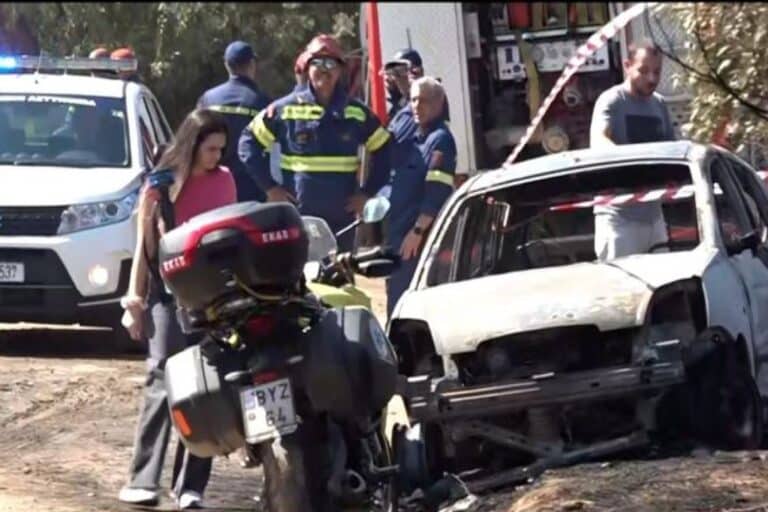 Φωτιά στα σύνορα Πικερμίου – Σπάτων: Εντοπίστηκε νεκρός σε αυτοκίνητο – Η πυρκαγιά ξεκίνησε από το ΙΧ του (βίντεο)