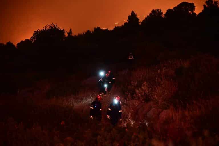 Πόρτο Γερμενό: Τηλεοπτικό συνεργείο εγκλωβίστηκε μαζί με πυροσβέστες στο πύρινο μέτωπο 