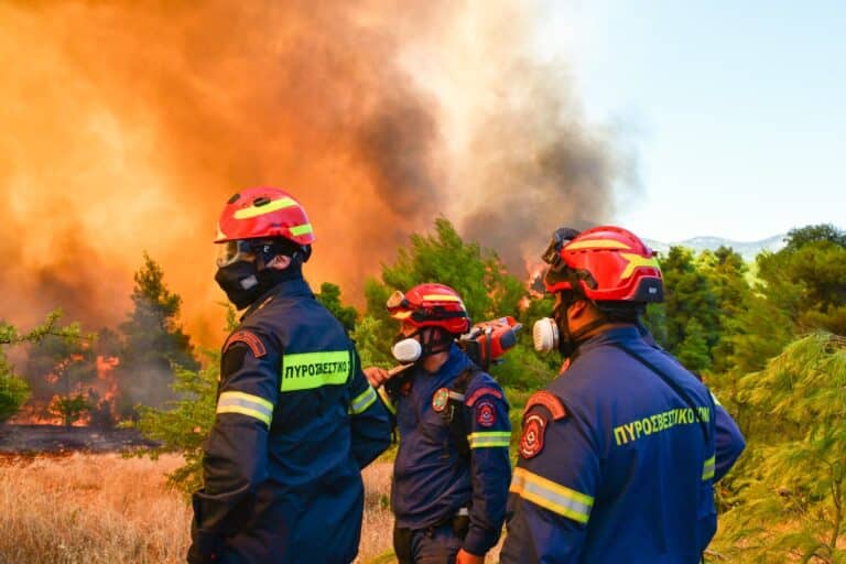 Συναγερμός για ακραίο κίνδυνο πυρκαγιάς σήμερα – Στο «κόκκινο» η Αττική και άλλες πέντε περιοχές (χάρτης)