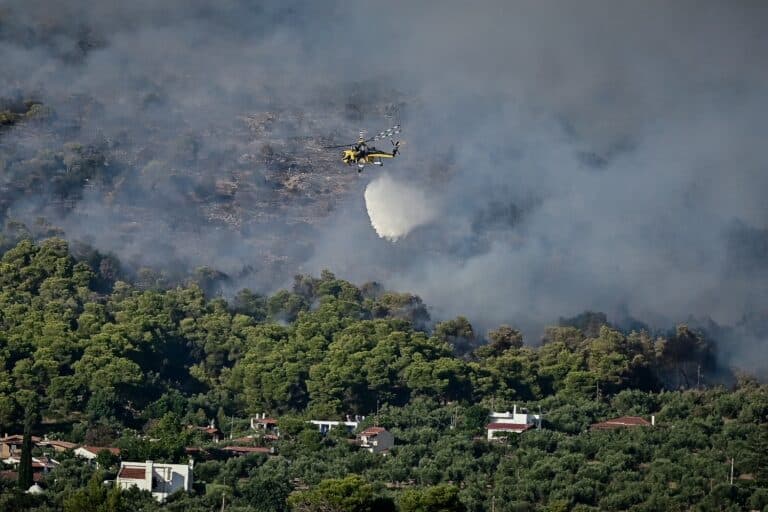 Πολύ υψηλός κίνδυνος πυρκαγιάς σήμερα σε Αττική και άλλες πέντε περιφέρειες – Σε επιφυλακή ο κρατικός μηχανισμός