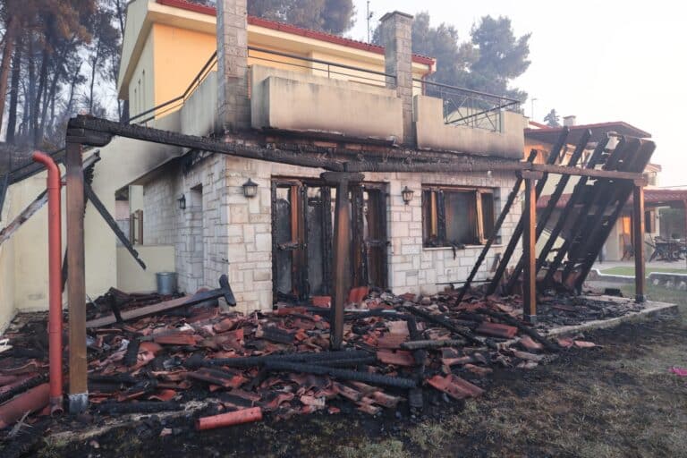 Χαλκιδική: Σχηματίστηκε δικογραφία για τη φωτιά στη Σίβηρη – Στο επίκεντρο εργολάβοι και υπεύθυνος δικτύου του ΔΕΔΔΗΕ