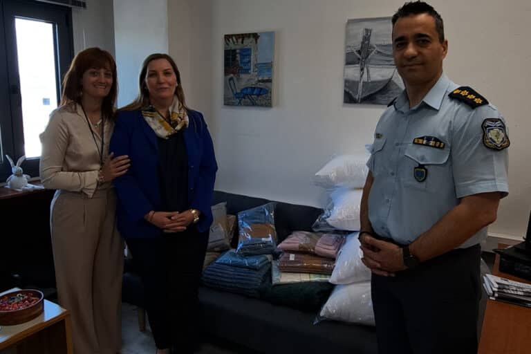 Γρεβενά: Ο Σύλλογος Αλληλεγγύης και Εθελοντισμού «Ελπίδα» προχώρησε σε δωρεά ειδών ιματισμού στο Αστυνομικό Τμήμα